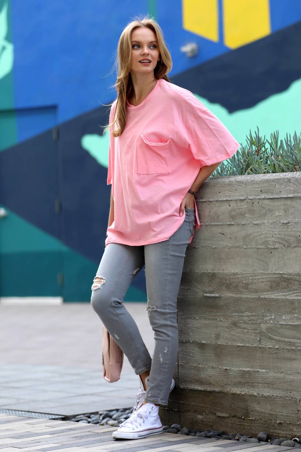 ...Oversized Front pocket raw edge tee: ASH ROSE-134856 / L